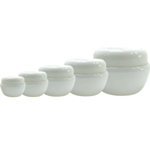 Potes cosméticos cónicos blancos con contratapa, disponibles en tamaños de 5g, 10g, 20g, 30g y 50g. Envases para cosmética, ideales para cremas, geles o bálsamos. Diseño elegante, envases cosméticos con tapa y contratapa, potes de plástico blanco para productos de cuidado personal.