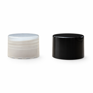 tapa ciega cosmética, tapa plástica R20, tapa plástica R24, tapa con liner, tapa con sello interno, tapa para envases cosméticos, tapa para cremas, tapa para lociones, tapa para aceites, tapa para envases líquidos, tapa negra R24, tapa natural R20, tapa natural R24, tapa hermética plástica, tapas para botellas cosméticas